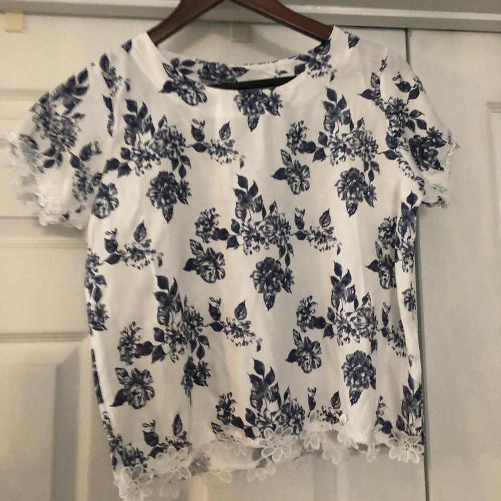 Cute white summer blouse with nave flower print!